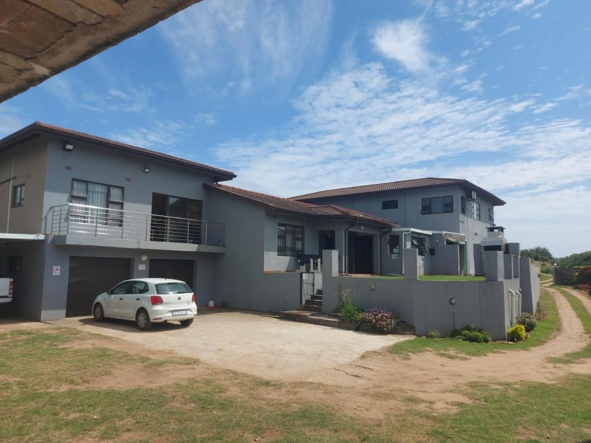 Hlophe'S Place Hotel Hibberdene Exterior photo