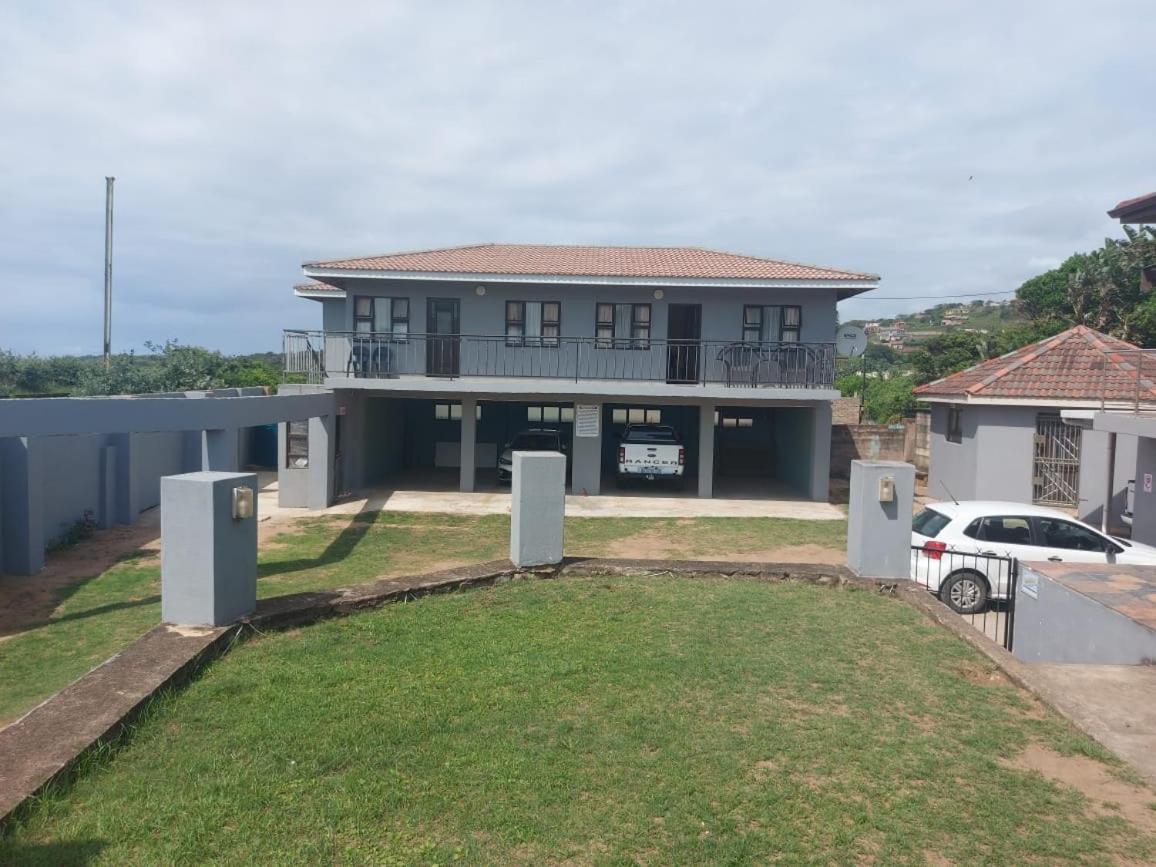 Hlophe'S Place Hotel Hibberdene Exterior photo