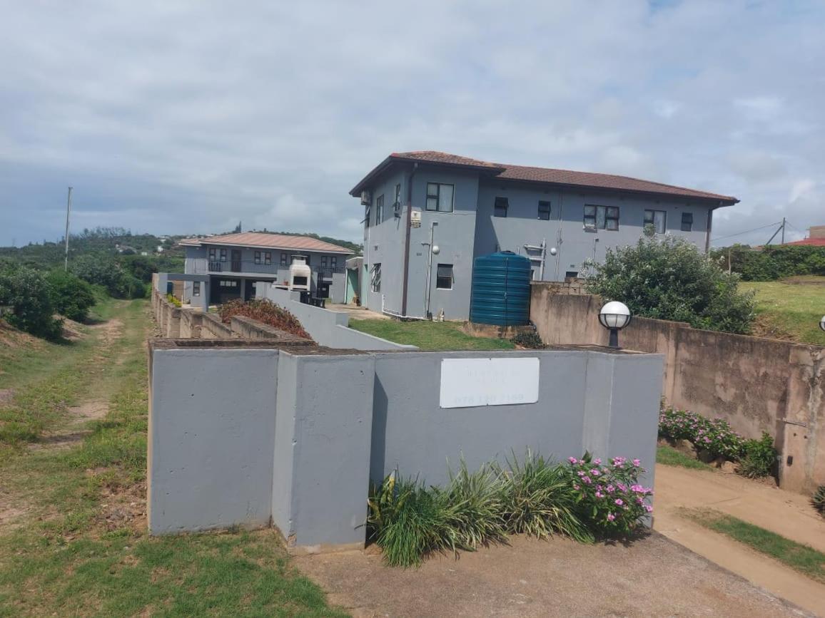 Hlophe'S Place Hotel Hibberdene Exterior photo